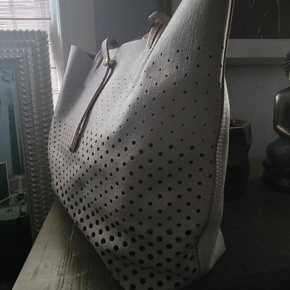 Vince Camuto genuine leather handbag - Picture 2 of 5